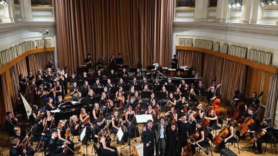 Slovenski mladinski orkester, Leopold I., Vid Turica, Matija Krećić in Živa Ploj Peršuh. Slovenski mladinski orkester, Leopold I., Vid Turica, Matija Krećić in Živa Ploj Peršuh.