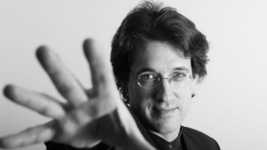 Dirigent Steven Loy.