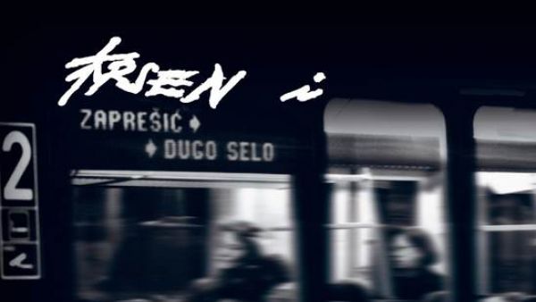 Naslovnica Arsenovega zadnjega albuma, ki pa je hkrati svojevrstna reizdaja kultne plošče Kantautor (na kateri prepeva tudi Šifrerjevo Stoj Marija, in sicer v slovenščini).