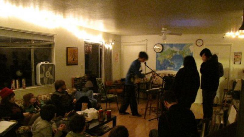 Hišni koncert v ameriškem kraju Davis v Kalifoniji. (foto: David Verbuč)