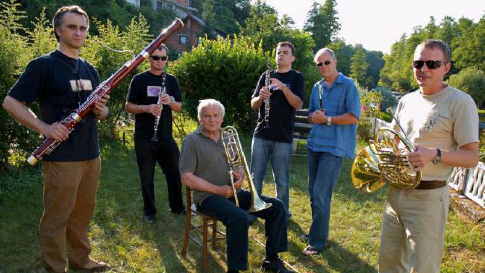 Vinko Globokar in kvintet Slowind pri improvizaciji (fotodokumentacija pihalnega kvinteta Slowind)