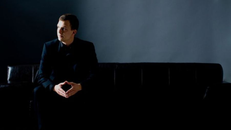 Na zaključnem koncertu bo nastopil pianist Adam György. (foto: www.epta.si) Na zaključnem koncertu bo nastopil pianist Adam György. (foto: www.epta.si)
