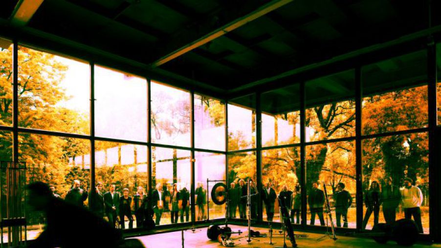 Ansambel Klangforum Wien, ki je med drugimi pod vodstvom dirigenta Clementa Powerja izvajal tudi skladbe skladatelja Hèctorja Parre (foto: © Lukas Beck)