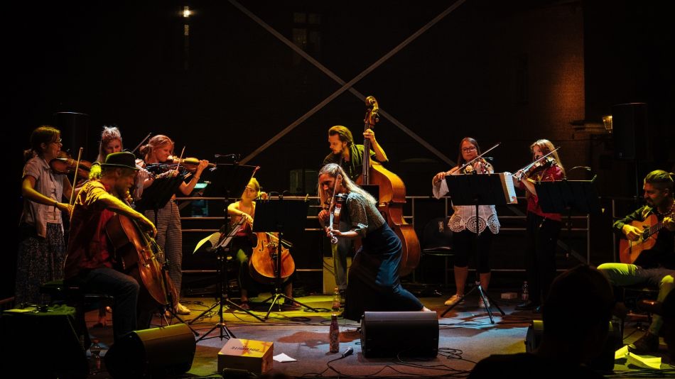 Godalkanje: Wild Strings Trio & Godalkanje Fiddle Gang Godalkanje: Wild Strings Trio & Godalkanje Fiddle Gang