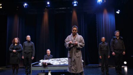 Opera se je s komično režijsko in glasbeno podstatjo, ki je pri publiki izzvala dobro mero smeha, ter z obilico drugih posrečeno izpeljanih elementov izkazala za premišljeno, zaokroženo in uspelo delo. (Foto: SKGG)