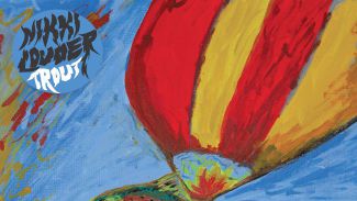 Nikki Louder ob trdoglavi in neustrašni trmi ga odlikujejo prožnost, intuitivnost in katarzičnost, ki podpihujejo srboritost naelektrenih in brezkompromisnih eskapad energije in agresije.