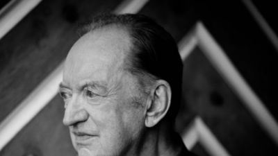 Glasbeni svet je izgubil iskrenega iskalca, bralca, preizkuševalca, do konca prepričanega glasbenika, čigar zadnja misel je gotovo bila, da je glasba nekaj smrtno resnega. (foto: Sony)