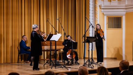 Zasedba Harmonia Adriatica na Dnevu stare glasbe v Celju.