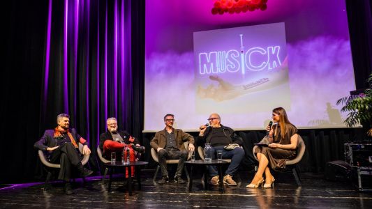 Tiskovka Laibach v Cukrarni.