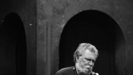 Glavni gost festivala bo saksofonist Evan Parker, ki bo tudi vodil delavnice. (foto: Caroline Forbes)