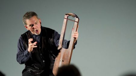 Pevec in lirist Benjamin Bagby bo nastopil s svojo zasedbo Sequentia. (foto: foto: © Jana Jocif; arhiv Festivala Radovljica)