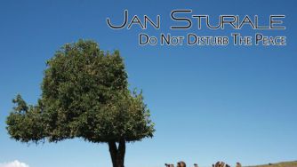 V sekstetu Jana Sturialeja igra tudi Jure Pukl, za zvočno podobo pa sta poskrbela studijska mojstra Borut Čelik in David Šuligoj.