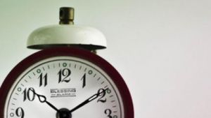 Y - natančni kot ura.