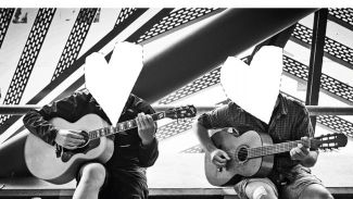 Prvenec Hamota in Tribute 2 Love DVE nas  pelje v bluesovski rock, pop in soul.