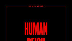 Human Reich, človeško kraljestvo, nadaljuje izročilo predhodnih albumov. Glas in rezka kitara, navadne in bizarne zgodbe in vedno tudi preklinjanje človeških nesmislov.