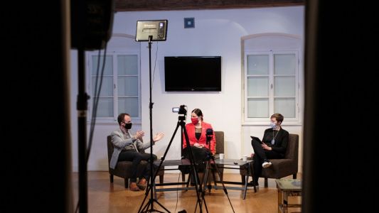 Četrti večer koncertno - pogovornega cikla Dueti: Nuška Drašček in Simon Dvoršak, muzikal