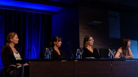 Cankarjev dom je predstavil vsebine, ki bodo sestavljale program kulturno-umetnostne vzgoje v šolskem letu 2014/15. Z leve: Andreja Gungl, Barbara Rogelj, Kristina Jermanič Golc, Tanja Zupan Arsov. (foto: Peter Baroš)