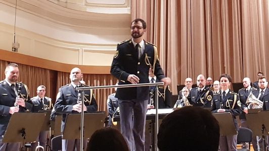 Policijski orkester v Slovenski filharmoniji.