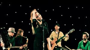 Več avtorskega poguma pri besedilih bi torej sijajno dopolnilo in nadgradilo subtilnost instrumentalnega zanosa, celo groova in kemije, ki stalno prihajata na površje. Še posebej, če želi zasedba res najti avtentičen izraz in prostor pod soncem.