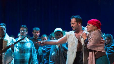 Med marcem in junijem se v ljubljanski Operi uprizarja nova postavitev prelomnega in priljubljenega opernega dela Carmen v režiji Pamele Howard. (Foto: www.opera.si)