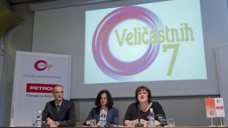 Aleksander Salkič, Ingrid Gortan in Uršula Cetinski ob predstavitvi novega abonmaja Veličastnih 7 ter Zlatega in Srebrnega abonmaja za sezono 2015/2016. (Foto: Tanja Benedik)