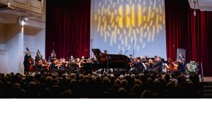 Pianistka Alexandra Dovgan in Komorni orkester iz Basla na 80. obletnici Koncertne poslovalnice Maibor.