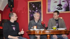 Perpetuum Jazzile ima bogate načrte za letošnjo sezono. Na tiskovni konferenci so predstavniki razgrnili tudi svoje gostovanje v ZDA. Od leve proti desni: Jan Trost, Peder Karlsson, Boštjan Usenik. (Foto: Tanja Benedik)