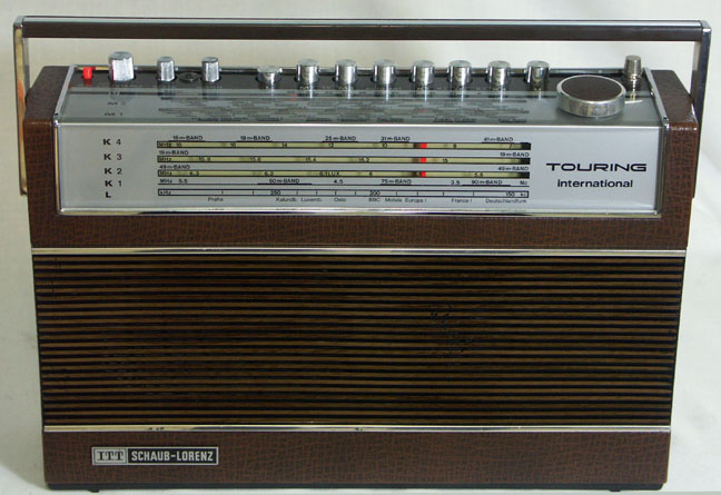 Tranzistor Schaub-Lorenz Touring International. (foto: www.universal-radio.com)