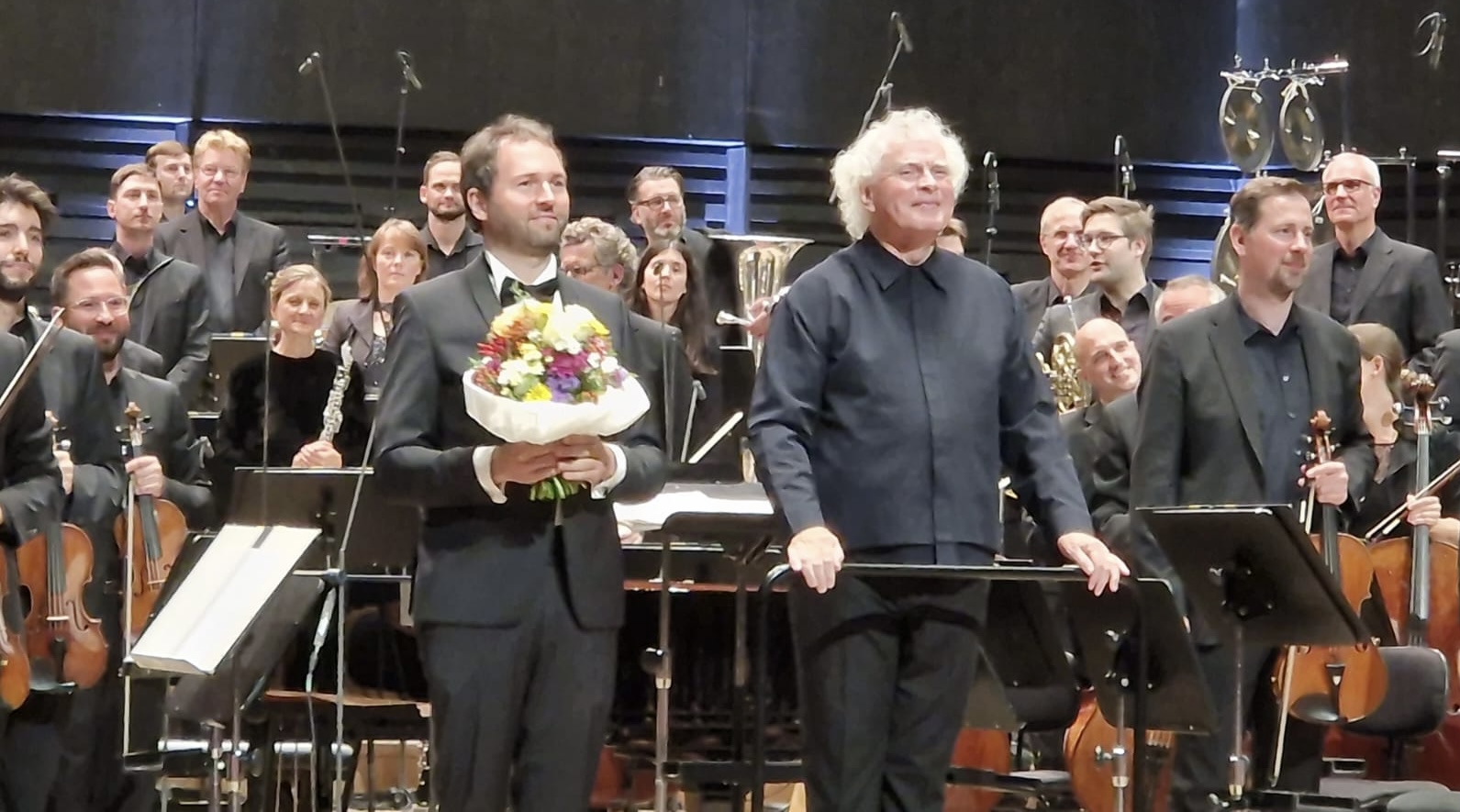 Vito Žuraj in sir Simon Rattle. Foto: © Andreja Šolar  / osebni arhiv Vito Žuraj