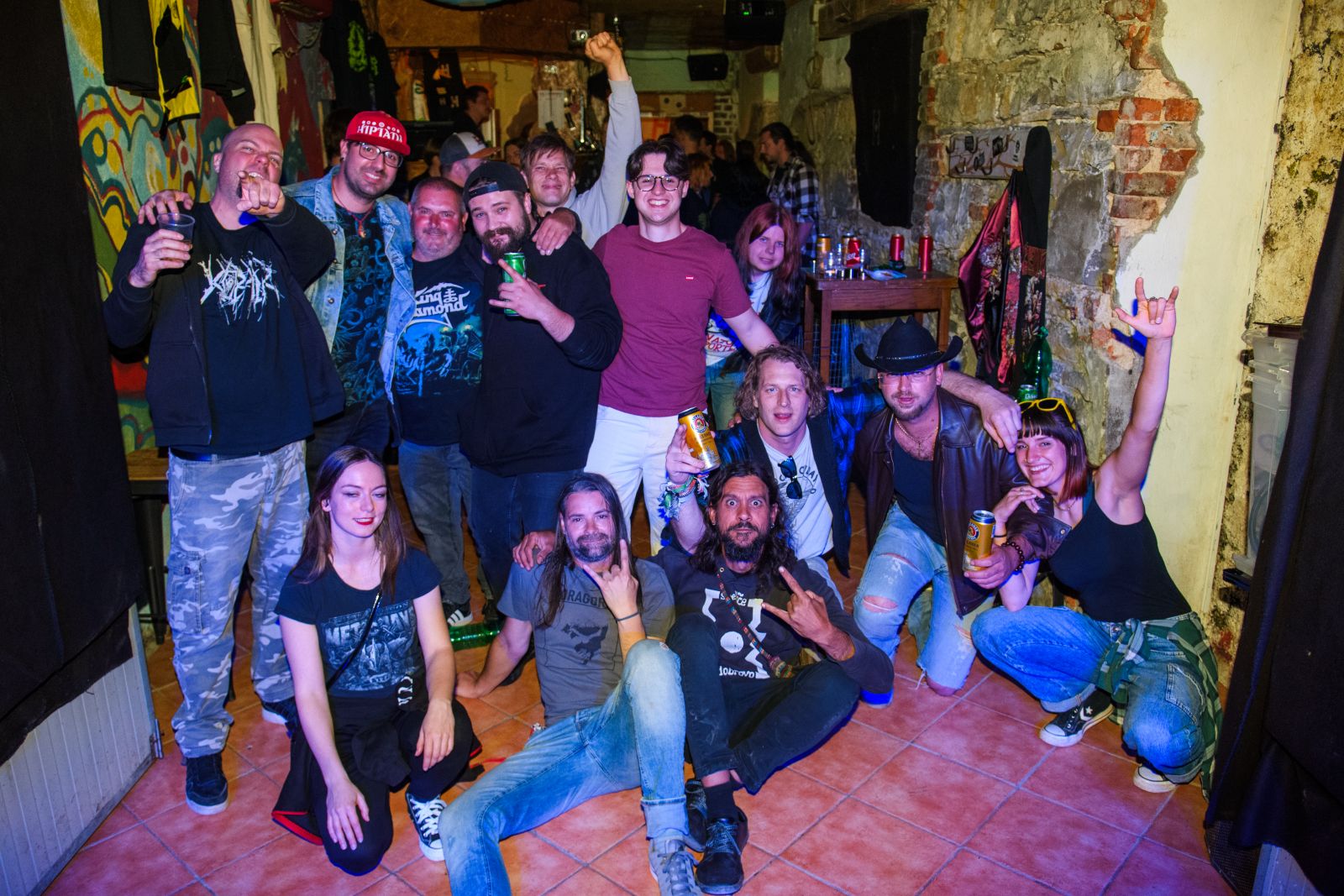 Del združenih briških metalcev v Klubu Strelišče ob izidu plošče. (foto: Vid Sirk)